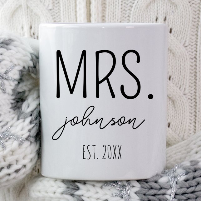 Personalisierter Vortragender von Frau Newlywed We Tasse (Von Creator hochgeladen)