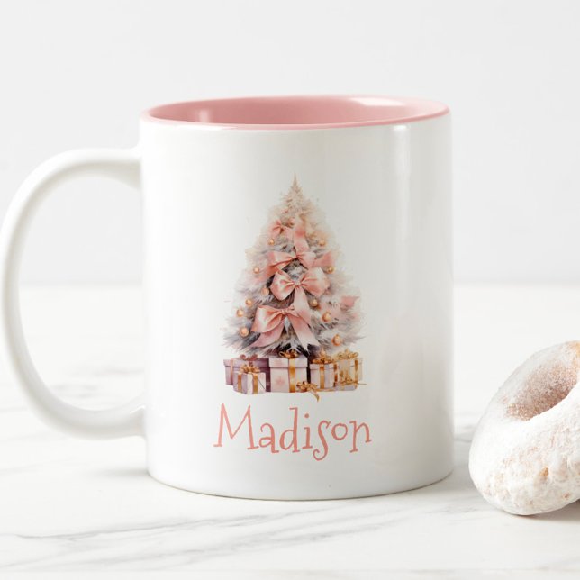 Personalisierter Weihnachtsbaum Zweifarbige Tasse (Personalized Pink Christmas Tree Coffee Mug, Hot Cocoa, Festive Holiday Gift Idea for Her, Friend)