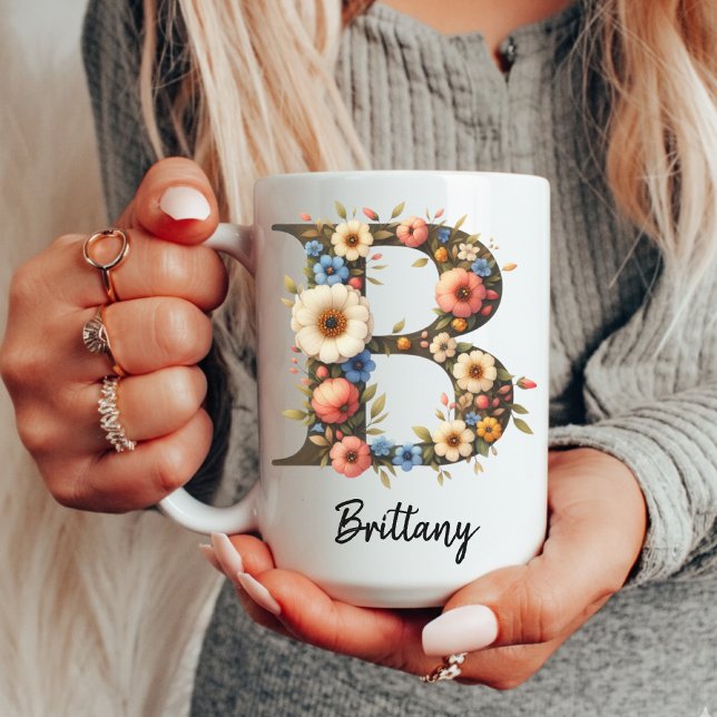 Personalisierter Wildblumen-Monogramm-Becher für M Kaffeetasse (floral mothers day mug, custom floral mug for her, birth month floral mug for women or moms,)