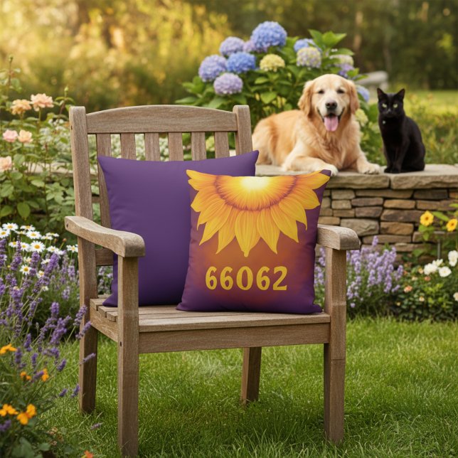 Personalisierter Zip-Code Sonnenblumendekoration Kissen (Personalized zip code and sunflower outdoor throw pillow.)