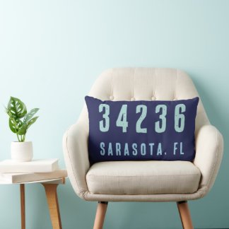 Personalisierter Zip-Code, Stadt, Staat | Navy Blu Lendenkissen