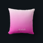 Personalisierter zweifarbiger Farbverlauf ombre ho Kissen<br><div class="desc">Personalisierter zweifarbiger Farbverlauf ombre hot pink</div>