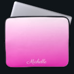 Personalisierter zweifarbiger Farbverlauf ombre ho Laptopschutzhülle<br><div class="desc">Personalisierter zweifarbiger Farbverlauf ombre hot pink</div>