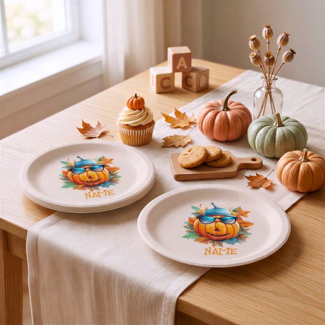 Personalisierter zwinkerender Kürbis-Halloween-Pap Pappteller (Von Creator hochgeladen)