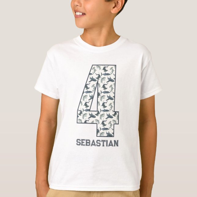 Personalisiertes 4. Geburtstagshai-Shirt T-Shirt (Vorderseite)