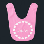 Personalisiertes Baby-Bib in Rosa mit weißen Herze Lätzchen<br><div class="desc">Personalisiertes Baby-Bib in Rosa mit weißen Herzen. Niedliche Geschenkidee für Babydusche Party.</div>