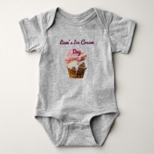 Personalisiertes Baby-Eiscreme-Tag Graues T-Shirt Baby Strampler