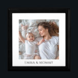 Personalisiertes Baby Mama Foto Holzkohl Erinnerungskiste<br><div class="desc">Ein personalisierter,  süß lackierter Sake-Kasten aus Foto. Ersetzen Sie dieses Foto durch Ihr eigenes Lieblings-Foto.</div>