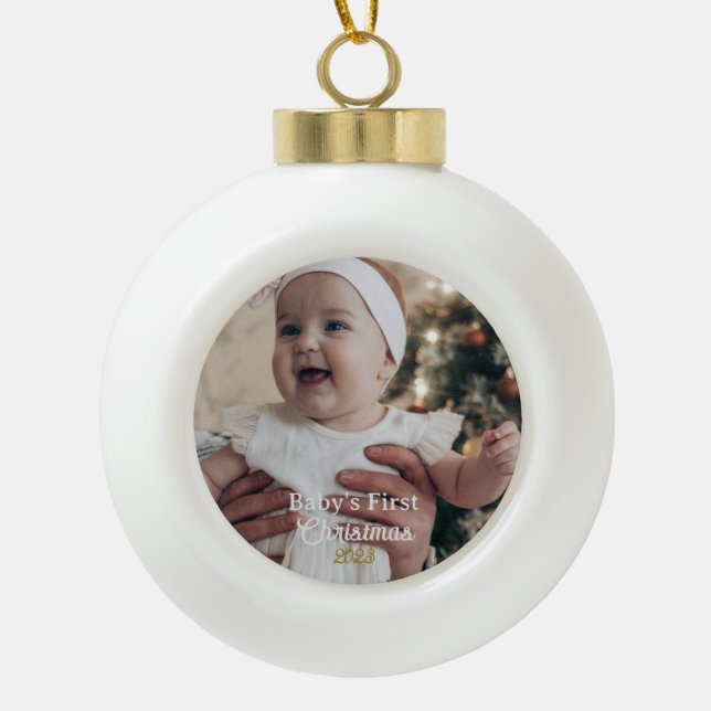 Personalisiertes Baby's First Christmas Tree Ornam Keramik Kugel-Ornament (Vorderseite)