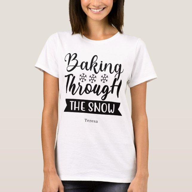 Personalisiertes Backen durch den Schnee T-Shirt (Vorderseite)