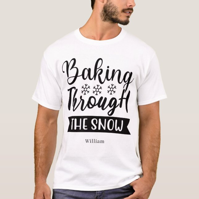 Personalisiertes Backen durch den Schnee T-Shirt (Vorderseite)