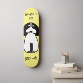 Personalisiertes "Behalt Out"-Hundezimmerzeichen Skateboard