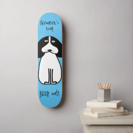 Personalisiertes "Behalt Out"-Hundezimmerzeichen Skateboard