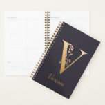 Personalisiertes Blauer Eleganter Blütenmonogramm  Planer<br><div class="desc">Personalisierter Gold Blue Elegant Floral Monogram V Planner *Für dieses Design hat jeder Buchstabe seine eigene Liste, aber Sie können Ihren Namen anpassen, indem Sie auf "Personalisieren Sie diese Vorlage" klicken. Ich arbeite daran, weitere Buchstaben hinzuzufügen; wenn Ihre noch nicht aufgelistet ist, bitte schreiben Sie mir und ich kann sie...</div>