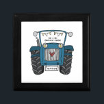 Personalisiertes Blue Tractor Country Wedding-Gesc Erinnerungskiste<br><div class="desc">Ein Traktor Land Hochzeitsgeschenk,  das personalisiert werden kann. Wenn Sie die Größe oder den Schriftart ändern möchten,  klicken Sie bitte auf die Schaltfläche Bearbeiten,  um weitere Anpassungen vorzunehmen. Die Bundung im Traktor ist in einer subtilen Creme und weiß.</div>