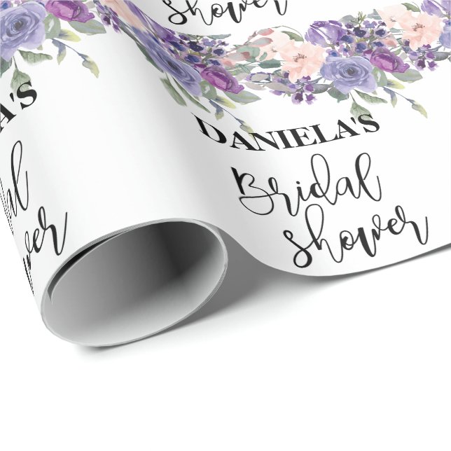 Personalisiertes Brautparty Violett Blumenbezug Geschenkpapier (Rolleneckpunkt)