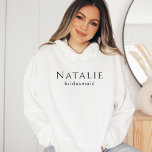 Personalisiertes Bridesmaid-Geschenk Hochzeitsgesc Hoodie<br><div class="desc">Unsere Personalisierten Bridesmaid-Geschenke für Hochzeitsfeiern sind eine durchdachte Methode, um Ihrem Brautparty Ihre Wertschätzung zu zeigen und sie während Ihrer Hochzeitsfeier besonders zu fühlen. Diese anpassbaren Hoodie Sweatshirts können mit den Namen oder Rollen Ihrer Brautparty-Mitglieder personalisiert werden, indem Sie Ihren Dankesgeschenken eine personalisierte und herzliche Touch hinzufügen. Diese Sweatshirts bieten...</div>