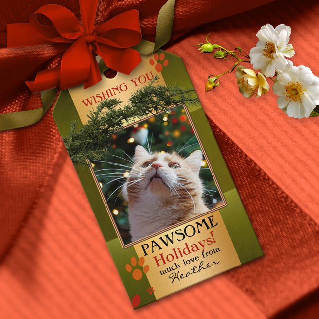 Personalisiertes Cat Foto Happy Holidays Geschenkanhänger (Christmas gift tag showing your photo framed by a classic gold and green design with cute cat paws)