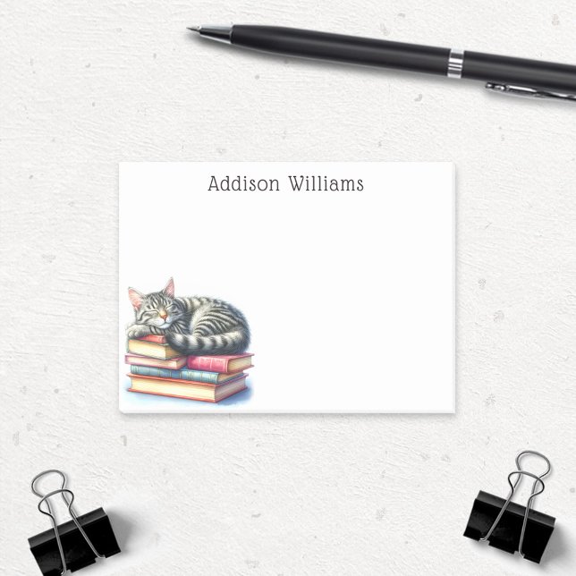 Personalisiertes Cat Nickerchen auf Buchstapeln Post-it Klebezettel (Von Creator hochgeladen)