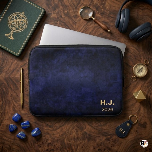 Personalisiertes dunkelblaues Wasserfarb-Monogramm Laptopschutzhülle (#graduation)