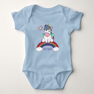 Personalisiertes Einhorn auf einem Regenbogen Baby Strampler