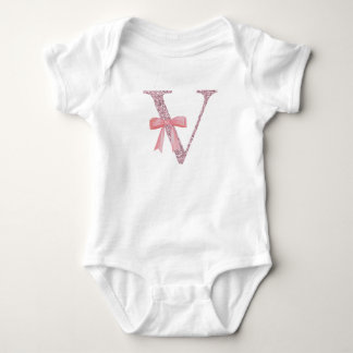 Personalisiertes erstes Baby Girl "V" Strampler