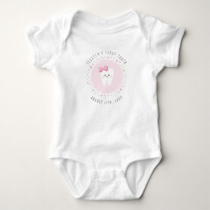 Personalisiertes First Tooth Baby Meilensteine Out Strampler