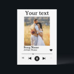 Personalisiertes Foto Jubiläum Song Feiertagskarte<br><div class="desc">Mit unseren Personalisierten Foto Jubiläumsspielkarten feiern Sie Ihren besonderen Tag! Diese Karte zeichnet sich durch ein einzigartiges Design aus, mit dem Sie den Titel und den Künstlernamen personalisieren können, was es zu einem einzigartigen Element Ihrer Beziehung macht. Aber das ist nicht alles - Sie können auch ein Foto von Ihnen...</div>