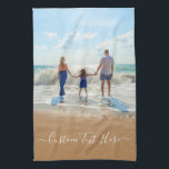 Personalisiertes Foto Küchentuch mit Text<br><div class="desc">Handtücher für Foto und Textküche - Einzigartiges Design - Personalisierte Familie / Freunde oder Persönliches Geschenk - Hinzufügen von Text und Foto - Umgestalten und verschieben Sie Elemente mit dem Anpassungs-Tool ! Wählen Sie Schriftart / Größe / Farbe! Viel Glück - Seien Sie glücklich :)</div>