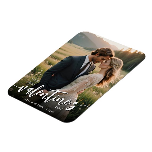Personalisiertes Foto Modernes Erstes Valentinstag Magnet (Linke Seite)