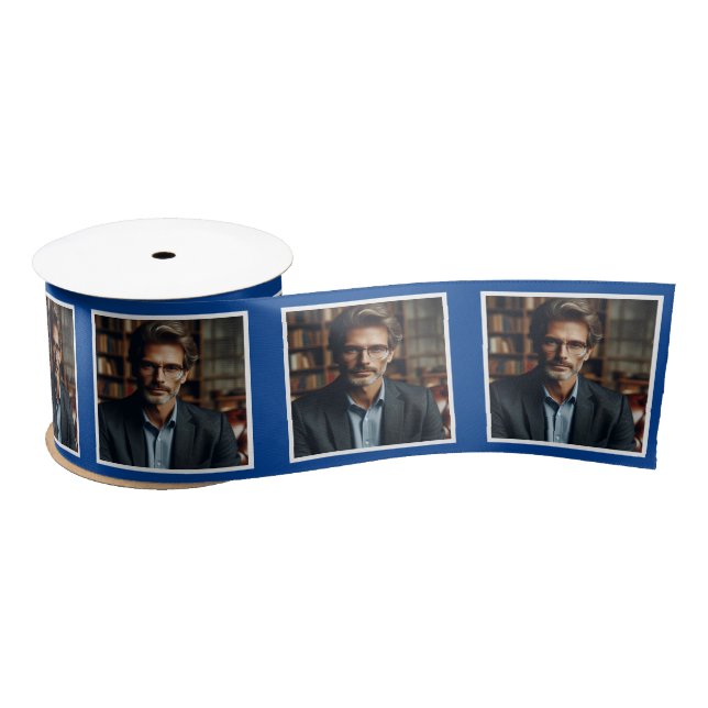 Personalisiertes Foto Ribbon White auf Dunkelblau Satinband (Spule)
