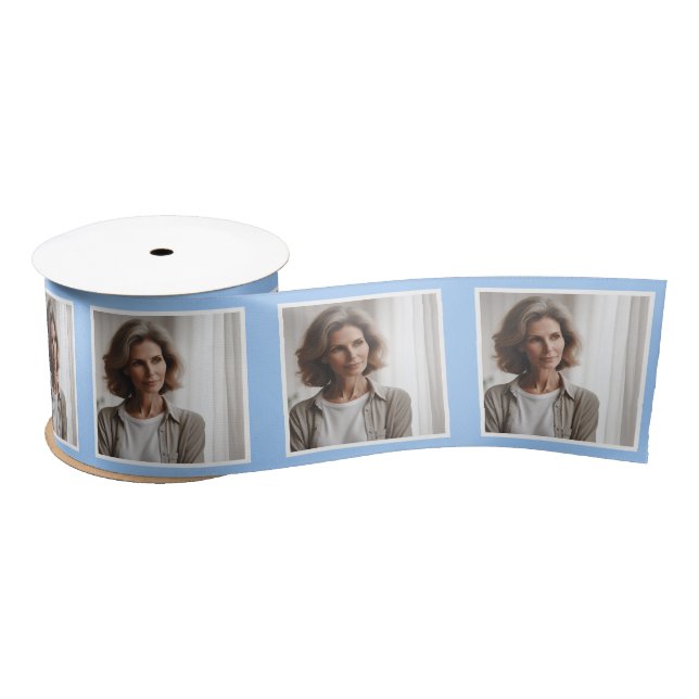 Personalisiertes Foto Ribbon White über Baby Blue Satinband (Spule)
