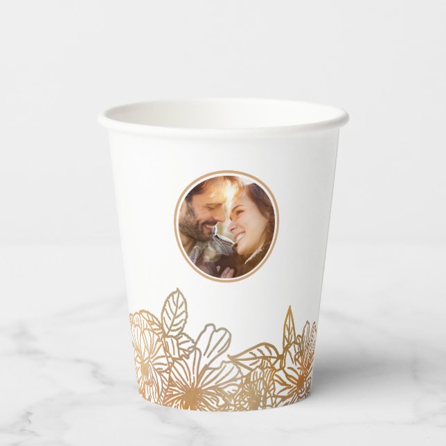 Personalisiertes Foto Rose Gold Blume Chic Hochzei Pappbecher (Rückseite)