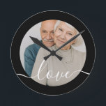 Personalisiertes Foto und Foto Runde Wanduhr<br><div class="desc">Machen Sie eine Personalisierte Foto-Wanduhr von Ricaso - fügen Sie Ihr eigenes Foto und Text hinzu - Foto-Sake-Geschenke</div>