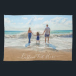 Personalisiertes Foto und Küchentuch<br><div class="desc">Handtücher für Foto und Textküche - Einzigartiges Design - Personalisierte Familie / Freunde oder Persönliches Geschenk - Hinzufügen von Text und Foto - Umgestalten und verschieben Sie Elemente mit dem Anpassungs-Tool ! Wählen Sie Schriftart / Größe / Farbe - Viel Glück - Glücklich sein :)</div>