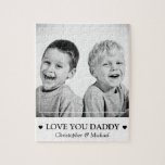Personalisiertes Foto und Meldung Puzzle<br><div class="desc">Dieses stilvolle Puzzle wird ein tolles Vätertagsgeschenk machen! Mit einem Foto und einer Nachricht,  die mit den Kindernamen personalisiert ist,  alle leicht editiert werden und die Schriftart Stile,  Größe und Farbe können auch geändert werden,  indem Sie auf den weiteren Link nach Personalisierung anpassen.</div>