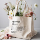 Personalisiertes Funtie-Definition-Zitat Jumbo Stoffbeutel<br><div class="desc">Dieses Zitat-Design der Funtie-Definition ist der perfekte Weg, um die besondere Bindung zu feiern, die Ihre Schwester mit Ihrem Kind als "Fun Tunt" teilt. Dieses Design ist etwas, das nicht nur ihr Leben erhellt, sondern auch die einzigartige Freude und Liebe, die sie Ihrer Familie bringt, einfängt. Ob es um ein...</div>