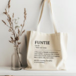 Personalisiertes Funtie-Definition-Zitat Tragetasche<br><div class="desc">Dieses Zitat-Design der Funtie-Definition ist der perfekte Weg, um die besondere Bindung zu feiern, die Ihre Schwester mit Ihrem Kind als "Fun Tunt" teilt. Dieses Design ist etwas, das nicht nur ihr Leben erhellt, sondern auch die einzigartige Freude und Liebe, die sie Ihrer Familie bringt, einfängt. Ob es um ein...</div>