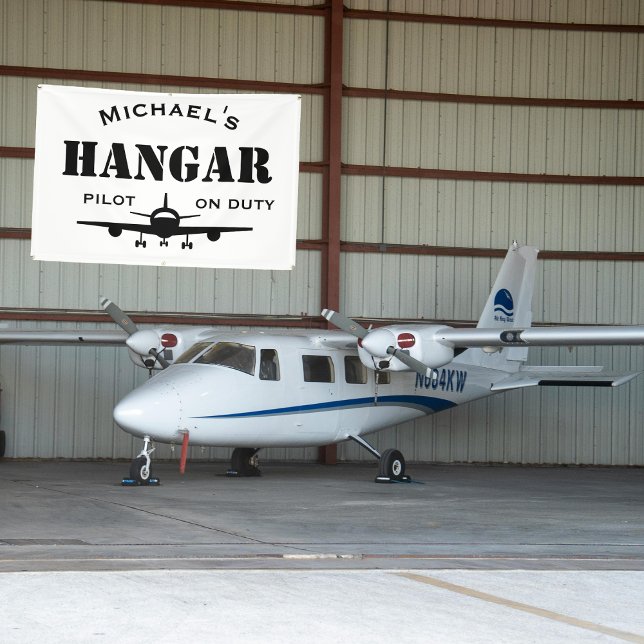 Personalisiertes Geschenk, Flugzeug-Hangar & Pilot Banner (Von Creator hochgeladen)