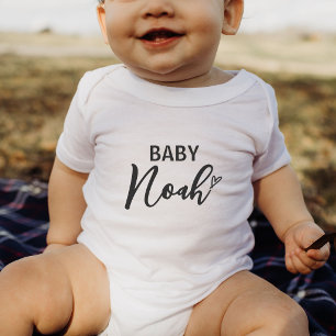 Personalisiertes Geschenk zur Bekanntgabe des Baby Strampler