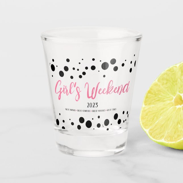 Personalisiertes Girl's Weekend Pink Dotted Schnapsglas (Vorderseite)