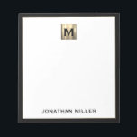 Personalisiertes Gold Monogramm Schwarz-weiß Notizblock<br><div class="desc">Mit diesem mit Monogramm Notizblock mit klassischer Blocktypografie und einer gebürsteten Goldmedaillenmonografie und einem schwarzen Trimm stärken Sie Ihr Schreibwarenspiel. Das Notizblock enthält Platz für Ihren Namen oder Ihren eigenen Text und ist somit ideal für den persönlichen oder beruflichen Gebrauch. Verwenden Sie es, um Noten, Ideen und Erinnerungen im Stil...</div>
