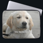Personalisiertes goldener Retriever-HundeFoto und Laptopschutzhülle<br><div class="desc">Personifizieren Sie Ihre Telefon- und Computer-Hüllen mit diesem goldener Retriever-HundeFoto oder ersetzen Sie durch das Ihr Foto des Hundes oder des Welpen und nennen Sie (oder anderes Haustier- oder Personen-Foto/Name). Text liest "besten Hund überhaupt" oder addiert Ihren eigenen Text - "wir Liebe Gänseblümchen" (der Name Ihr Hundes) oder den Geburtstag...</div>