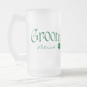 Personalisiertes grünes Kleeblatt Groom Beer Stein Mattglas Bierglas