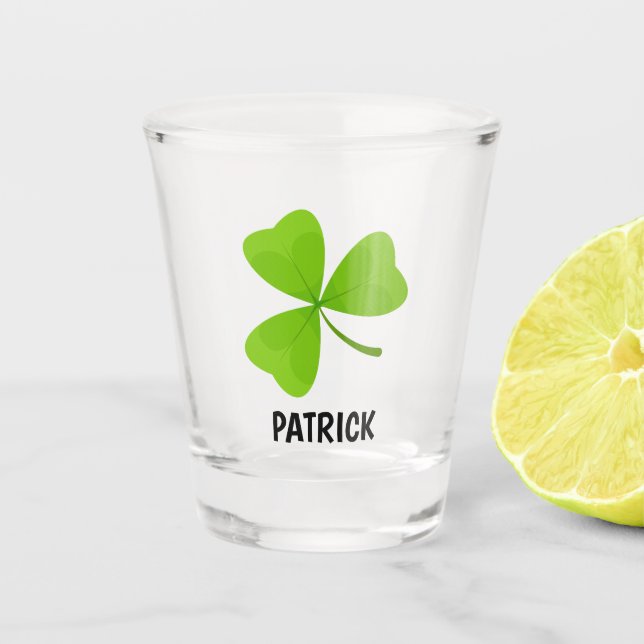 Personalisiertes grünes Kleeblatt Schnapsglas (Vorderseite)