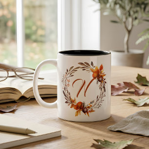 Personalisiertes Herbst-Monogramm Anfangsbuchstabe Zweifarbige Tasse