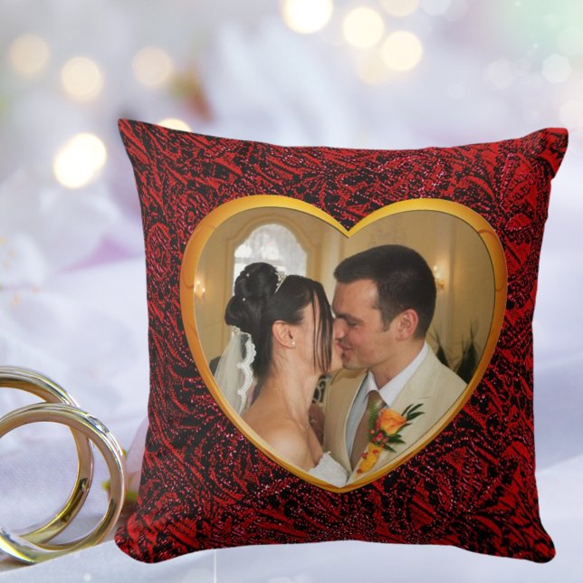 Personalisiertes Hochzeitsstift Foto Gold Heart Fr Kissen (Personalized Wedding Photo Gold Heart Frame Artsy Throw Pillow)