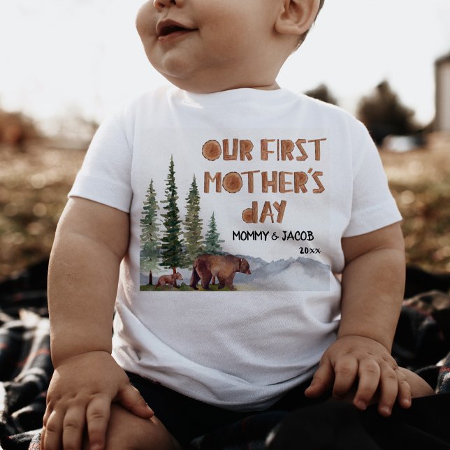 Personalisiertes Holz 1. Muttertag Baby T-shirt (Von Creator hochgeladen)
