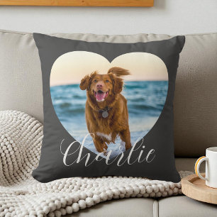 Personalisiertes Hunde-Foto mit grauer Schrift und Kissen