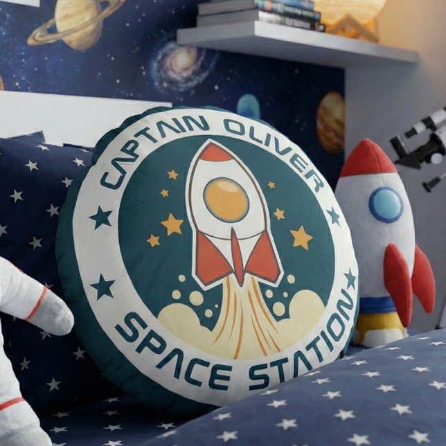 Personalisiertes Kids Space Ship Rundes Kissen (Blast Off to Dreamland! Add a touch of cosmic charm to your little astronaut’s room.)